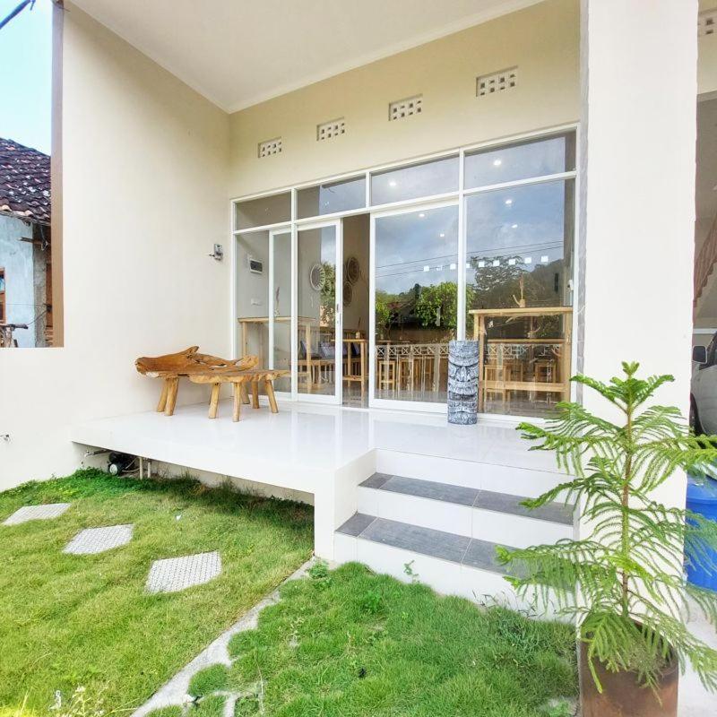 Summerfield Homestay And Cafe Pacitan Dış mekan fotoğraf