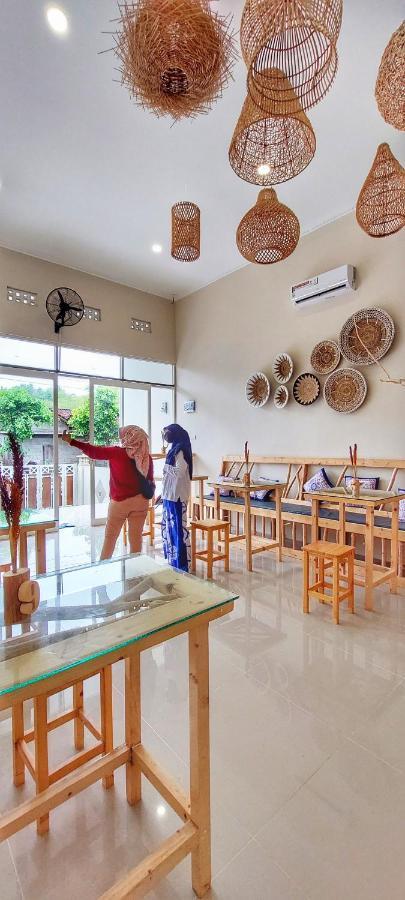 Summerfield Homestay And Cafe Pacitan Dış mekan fotoğraf